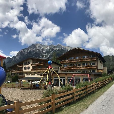 Kinderhotel Laerchenhof Obsteig Esterno foto